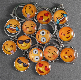 Kulcstartó emoji fém 27mm  (14 db /csomag)